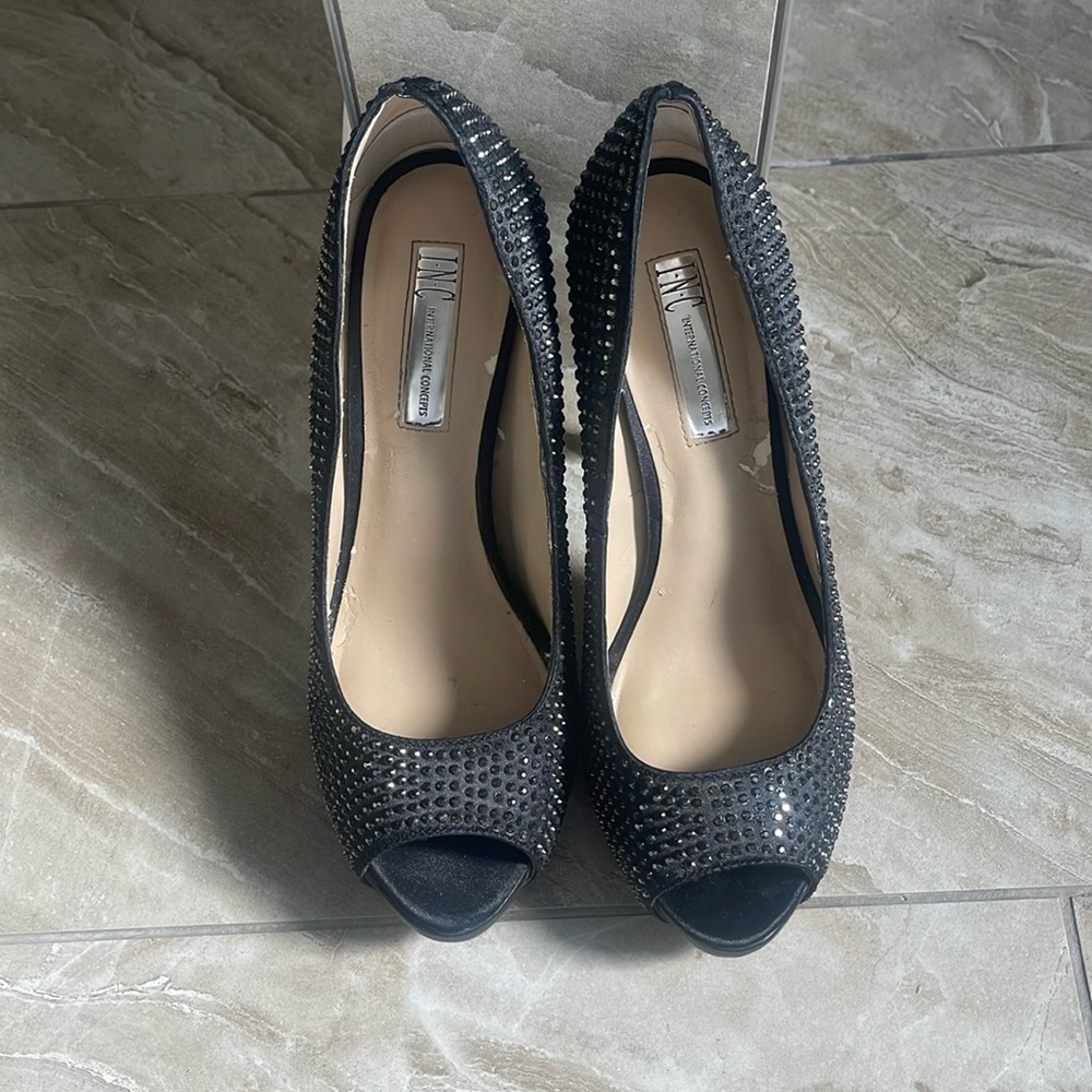 International concepts crystal black pumps - Picture 3 of 5